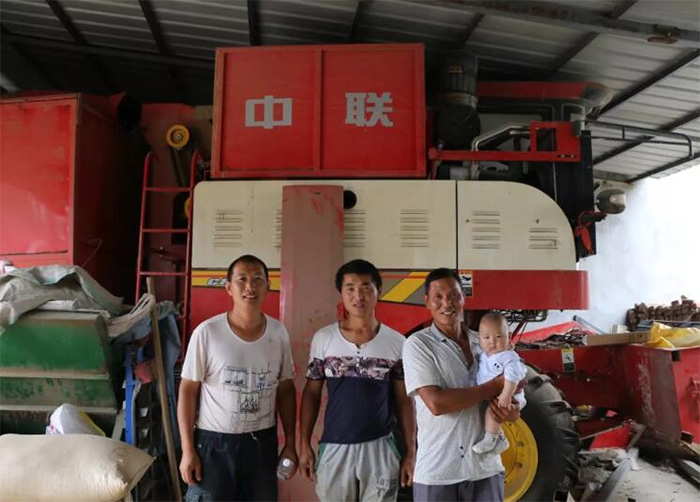 駐馬店苑先生采購(gòu)鄭州中聯(lián)4HZJ-2500自走式花生撿拾收獲機(jī) 1-2.jpg