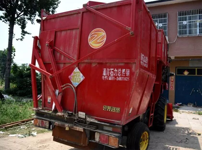 開封通許朱先生購(gòu)中聯(lián)收獲4HZJ-2500自走式花生撿拾收獲機(jī) 3-2.jpg